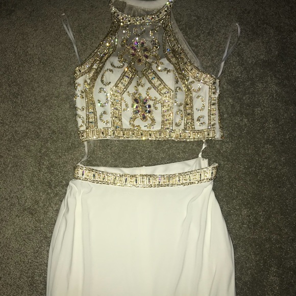 Selling my prom dress , only worn ONCE - Picture 5 of 5